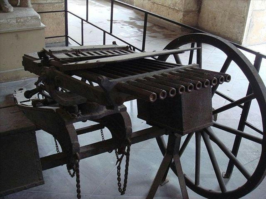 明朝强大武器：马克沁机枪太年轻，喀秋莎更差四百年，都该拜祖先